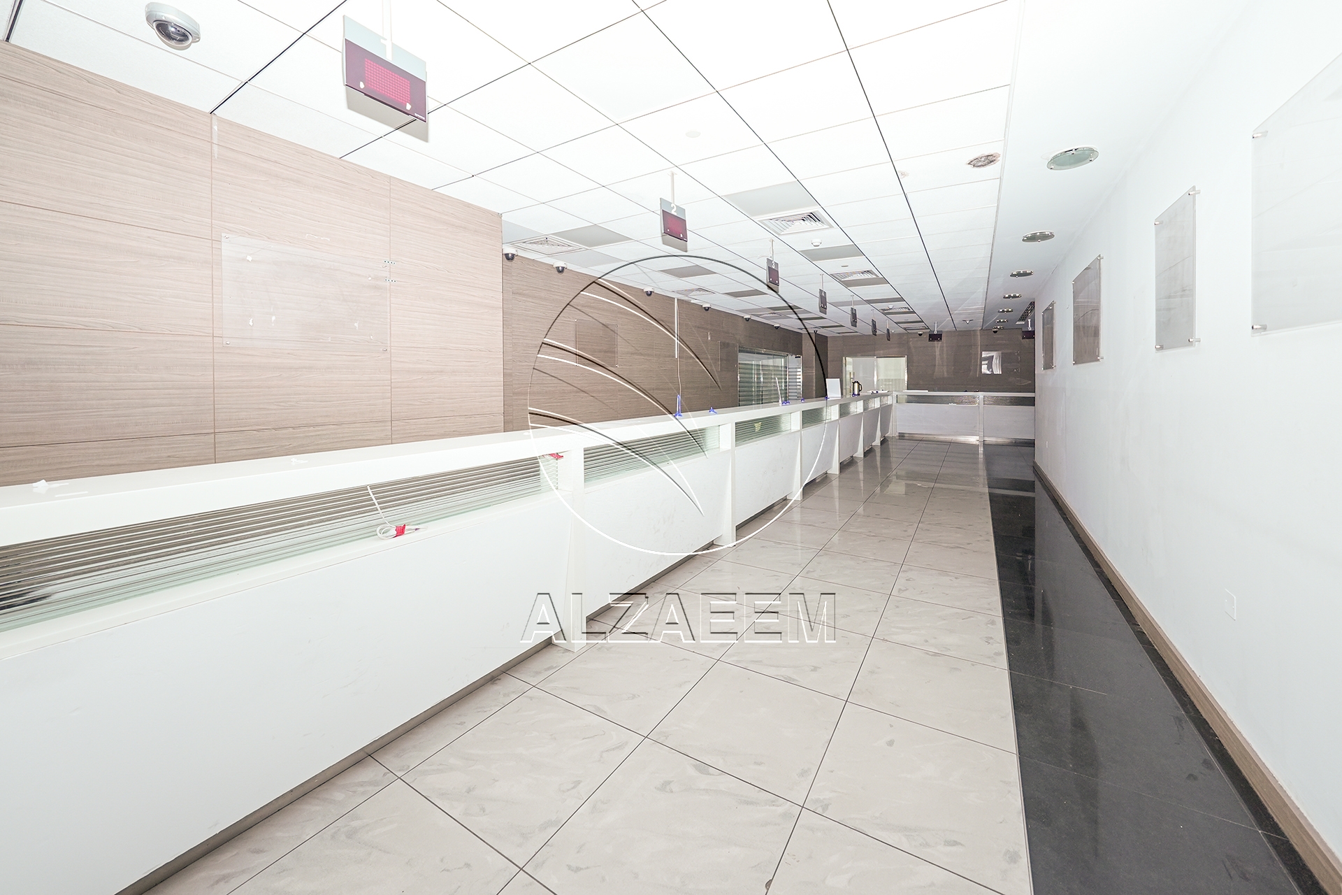 √Prime Showroom+Basement + 2 Mezzanine Levels √