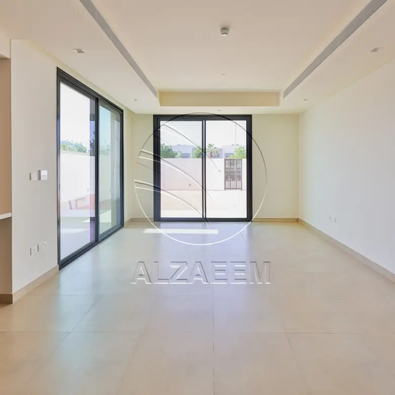 √ HOT! Single Row TH Near Community Center √