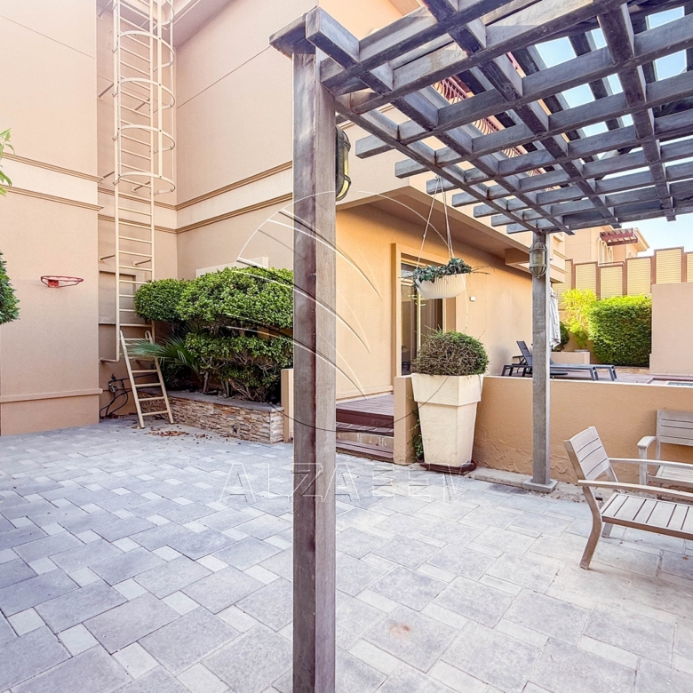 Single Row | Upgraded 5BR Villa | Pool and Garden