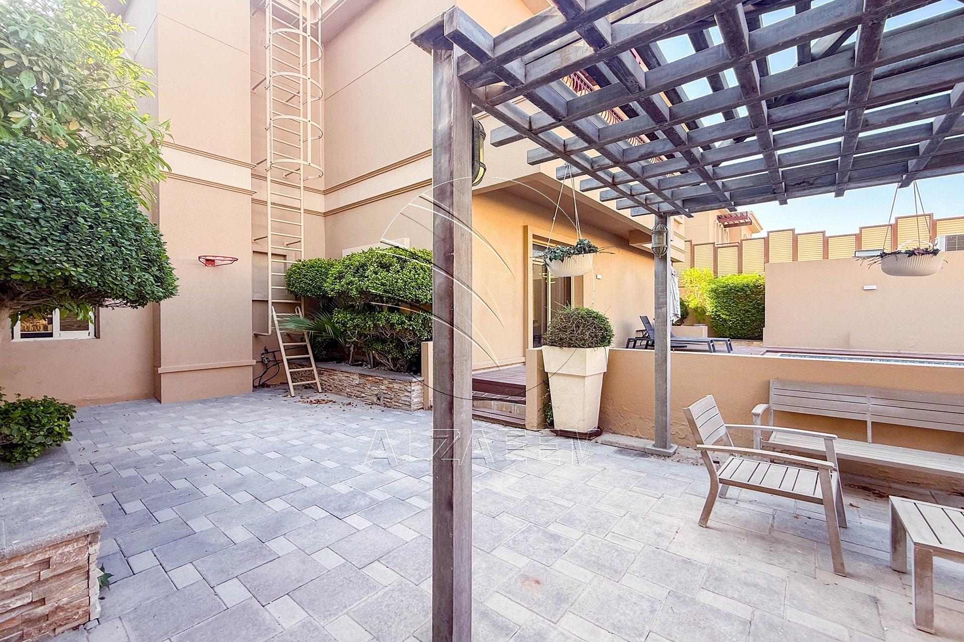 Single Row | Upgraded 5BR Villa | Pool and Garden