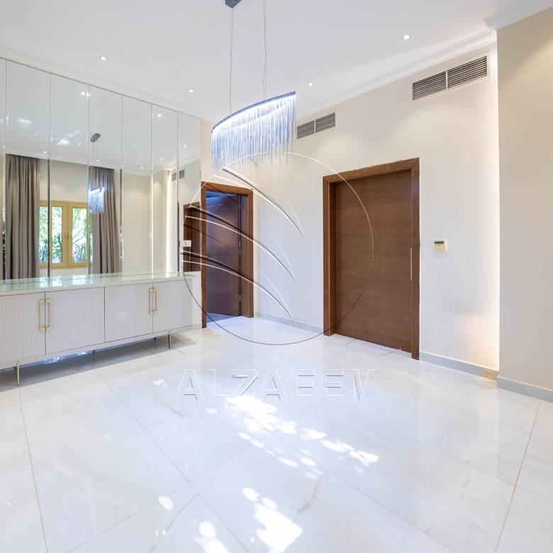 Single Row | Upgraded 5BR Villa | Pool and Garden