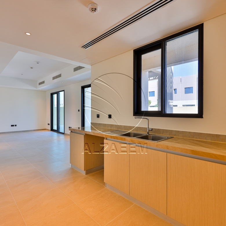 √Single Row End Villa | Steps away from the Park√