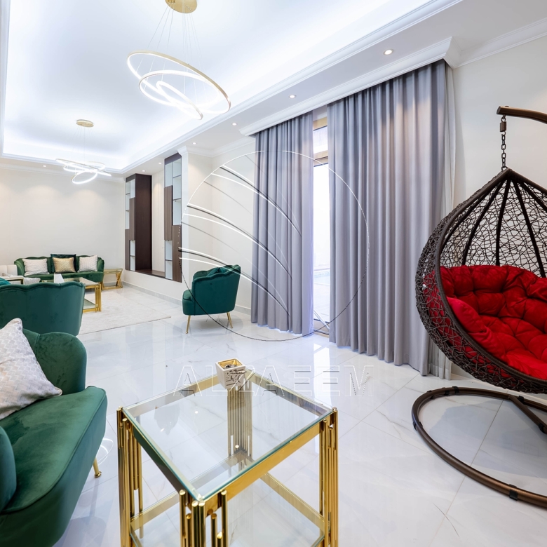 Single Row | Upgraded 5BR Villa | Pool and Garden