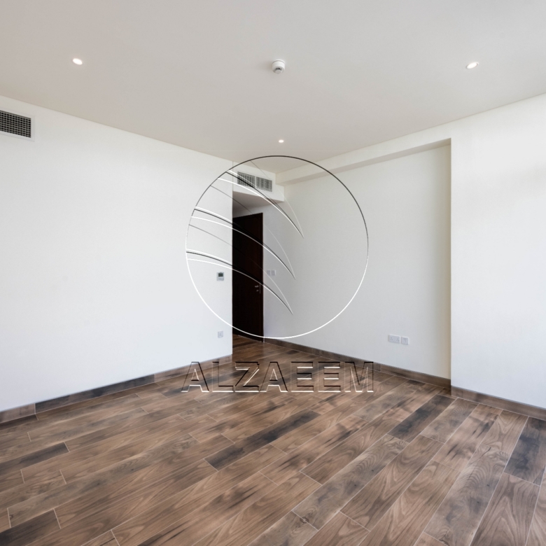 √ VACANT Waterfront Villa with Private Beach √