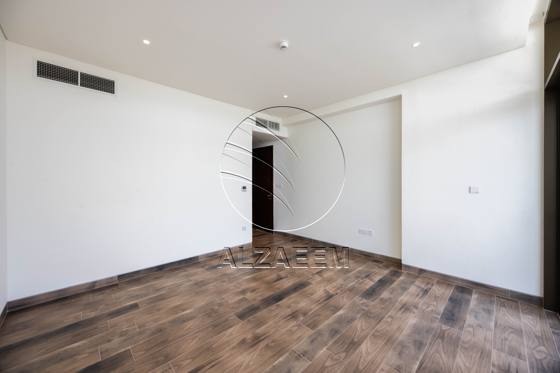 √ VACANT Waterfront Villa with Private Beach √
