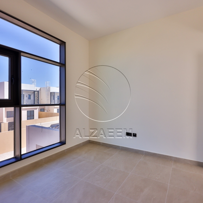 √Single Row End Villa | Steps away from the Park√