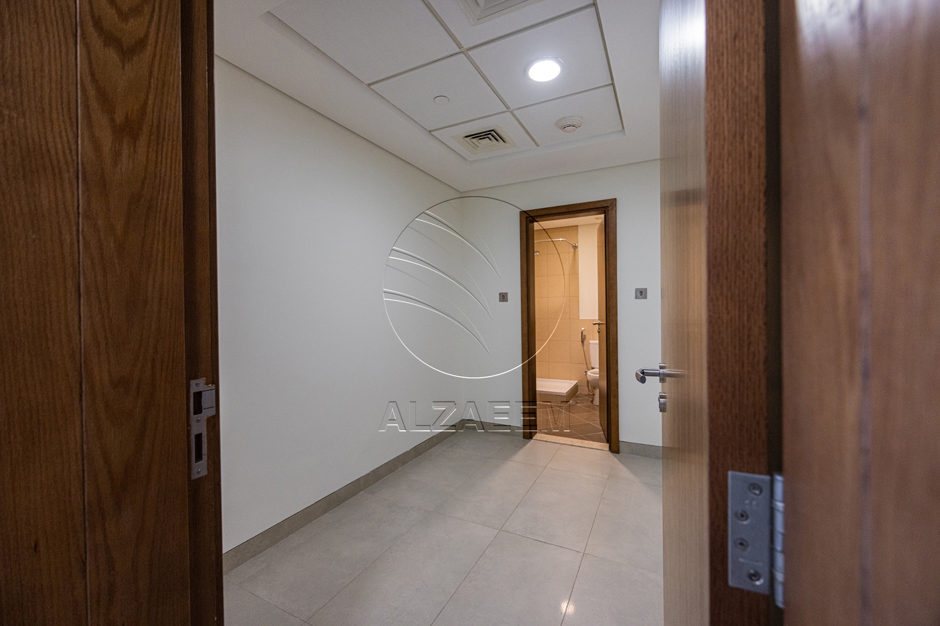 √ Sea View Living with World-Class Amenities √