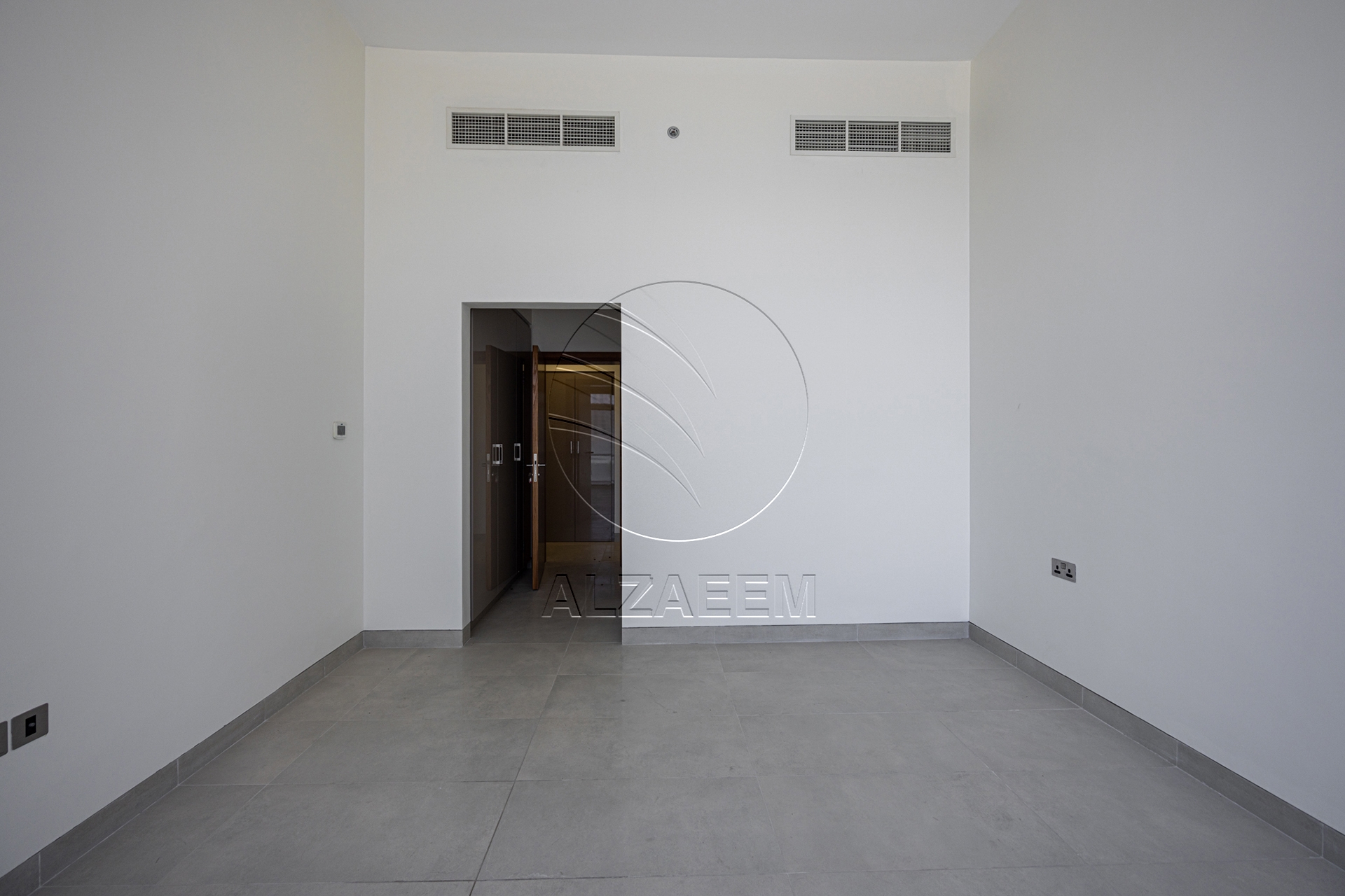 √ Sea View Living with World-Class Amenities √