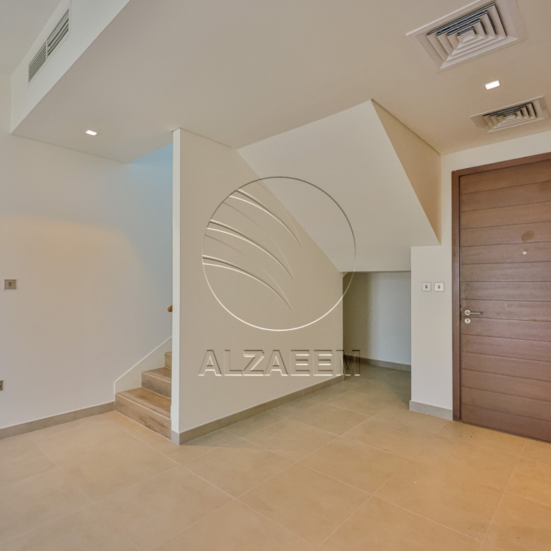 √ HOT DEAL! Spacious TH in a Prime Location √