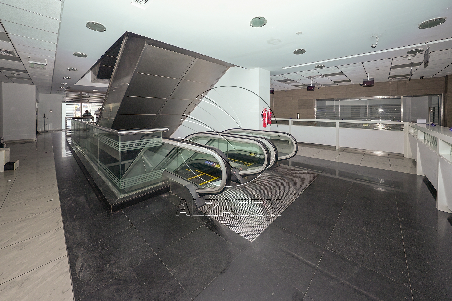 √Prime Showroom+Basement + 2 Mezzanine Levels √