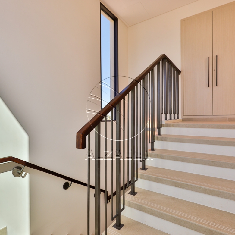 √Single Row End Villa | Steps away from the Park√