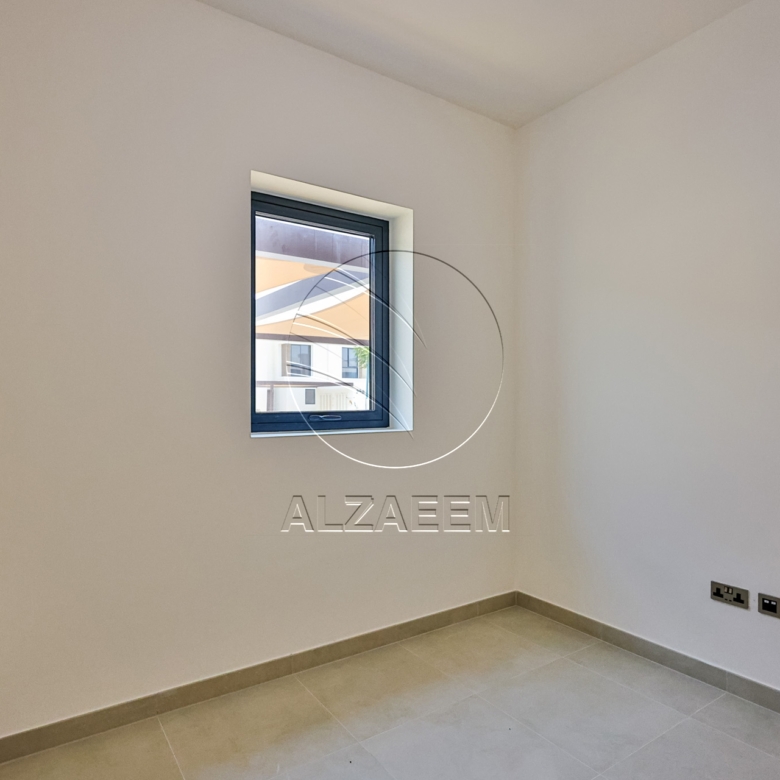 √ HOT DEAL! Spacious TH in a Prime Location √
