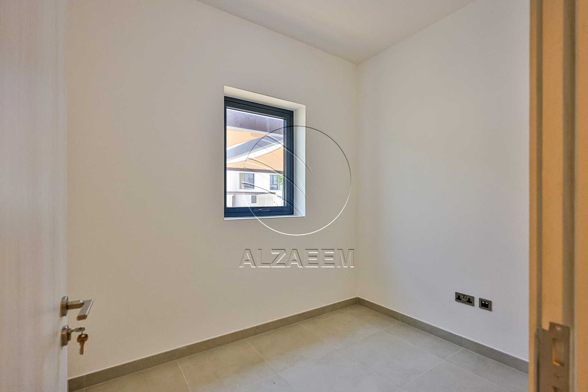 √ HOT DEAL! Spacious TH in a Prime Location √