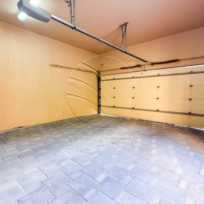 Single Row | Upgraded 5BR Villa | Pool and Garden