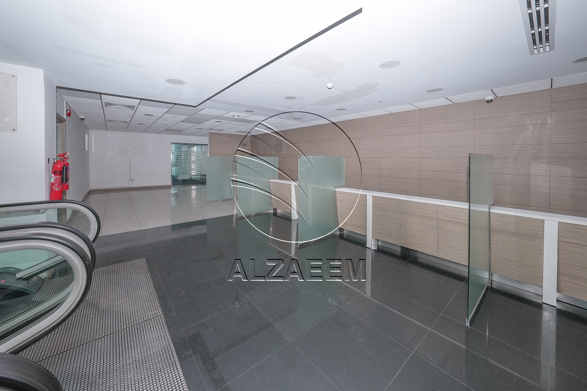 √Prime Showroom+Basement + 2 Mezzanine Levels √