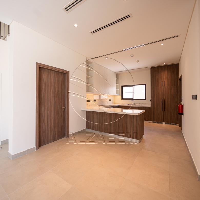√Single Row Unit | Premium Location | Huge Plot√