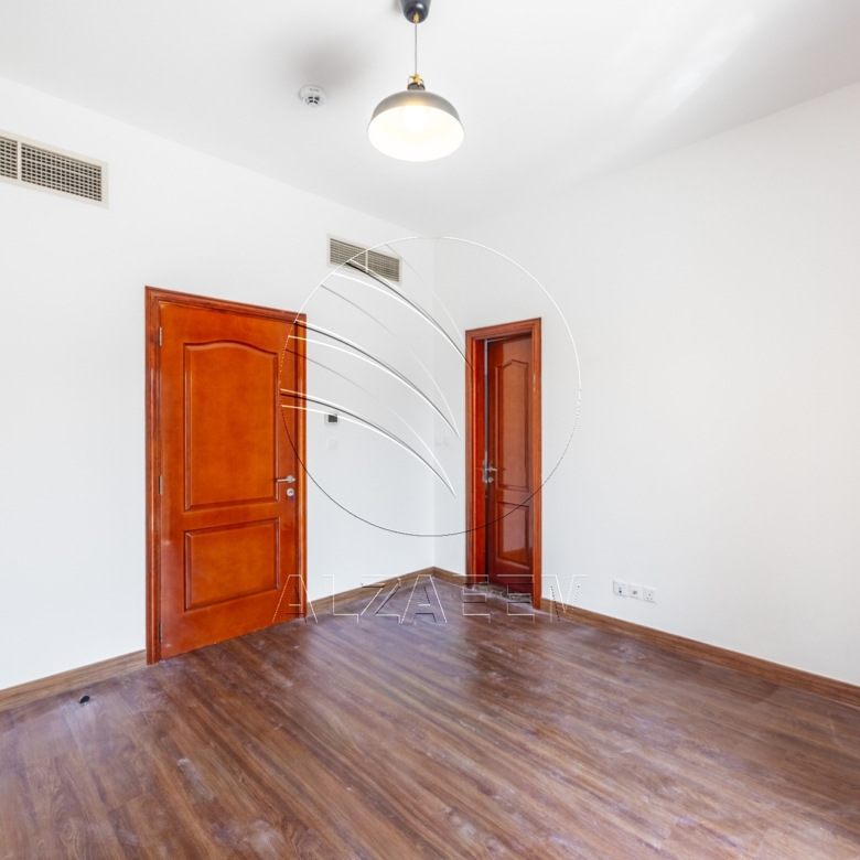 √ VACANT | Prime Location | Spacious 4BR Villa √