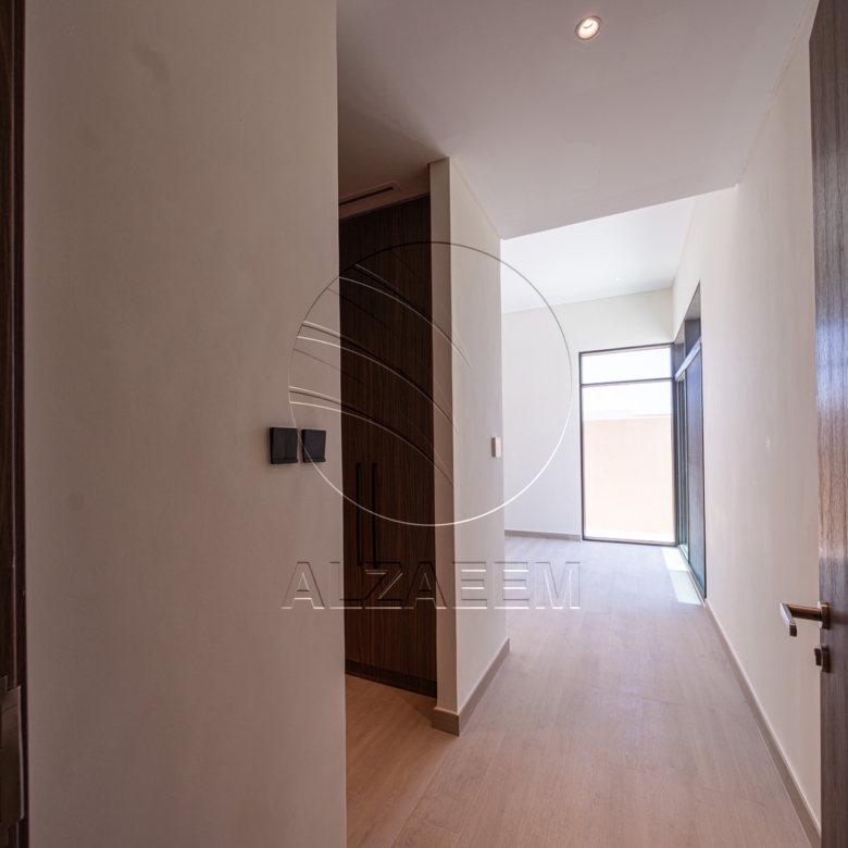 √Single Row Unit | Premium Location | Huge Plot√
