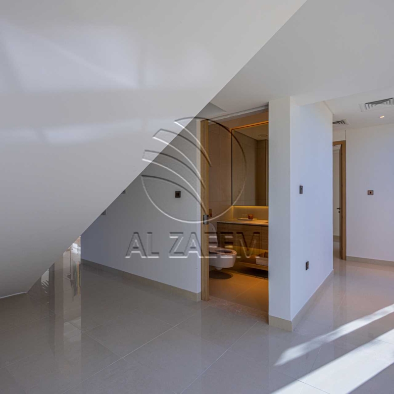 √High Ceiling | Prime Location | Luxury Living√