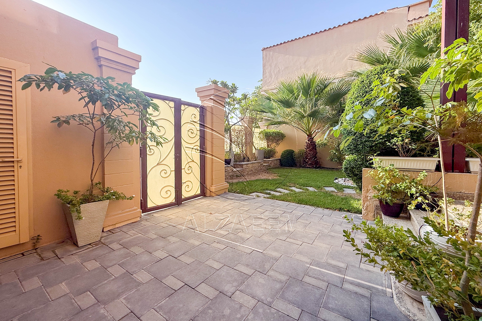 Single Row | Upgraded 5BR Villa | Pool and Garden