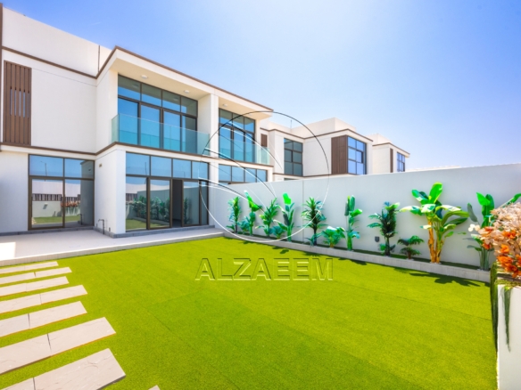 √ UPGRADED with Maid’s Room | Landscaped Garden√