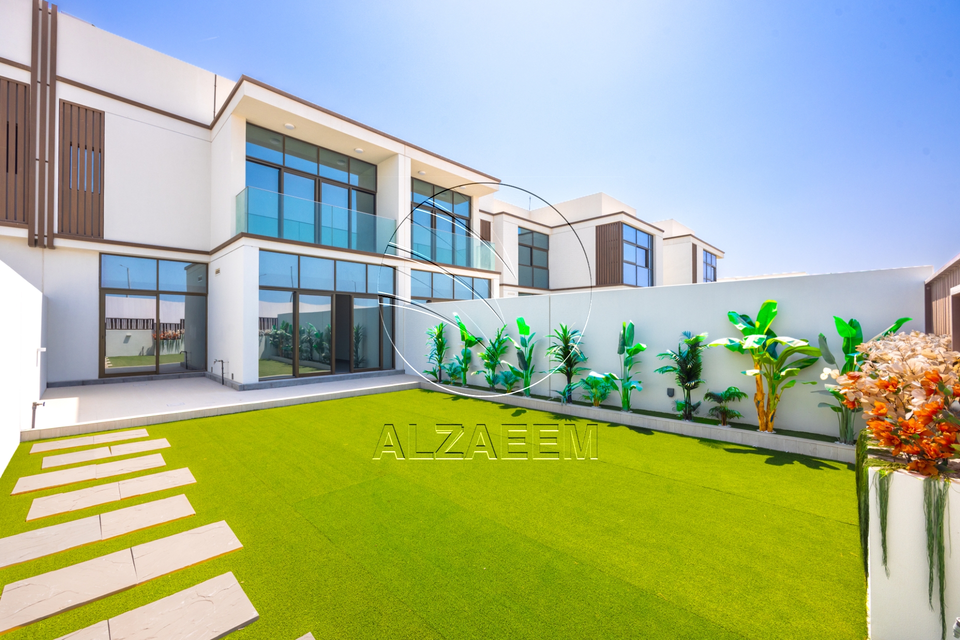 √ UPGRADED with Maid’s Room | Landscaped Garden√