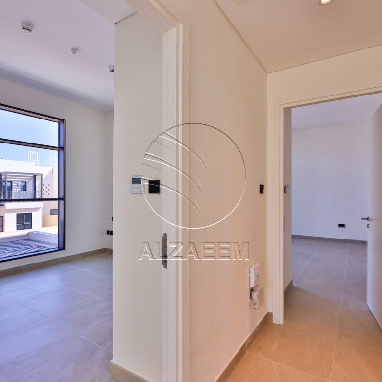 √Single Row End Villa | Steps away from the Park√