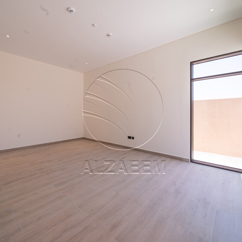 √Single Row Unit | Premium Location | Huge Plot√