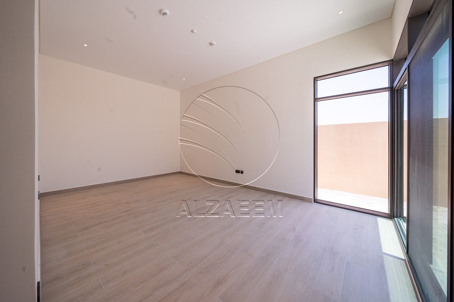 √Single Row Unit | Premium Location | Huge Plot√