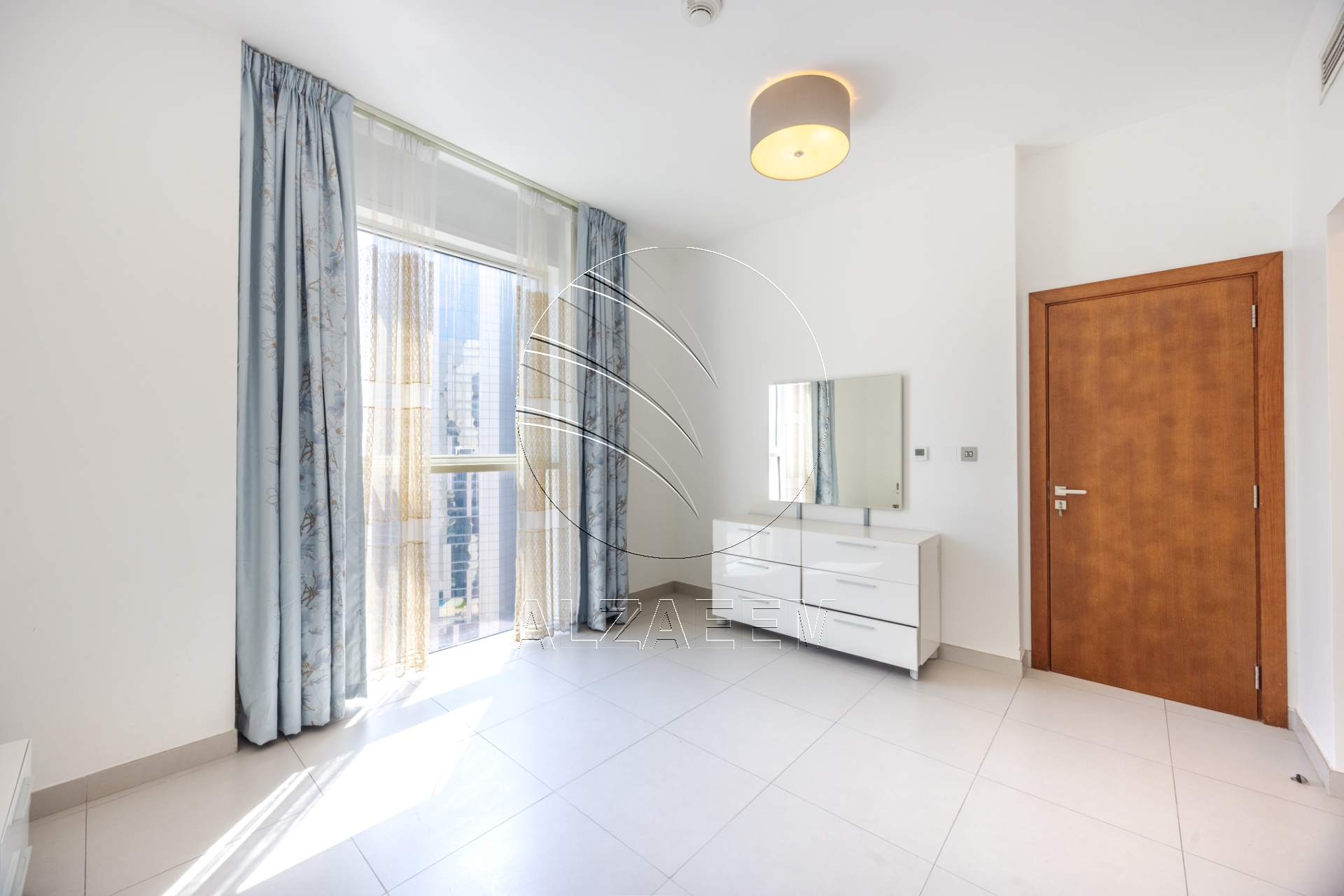 √ VACANT! Stunning Sea View | Higher Level √