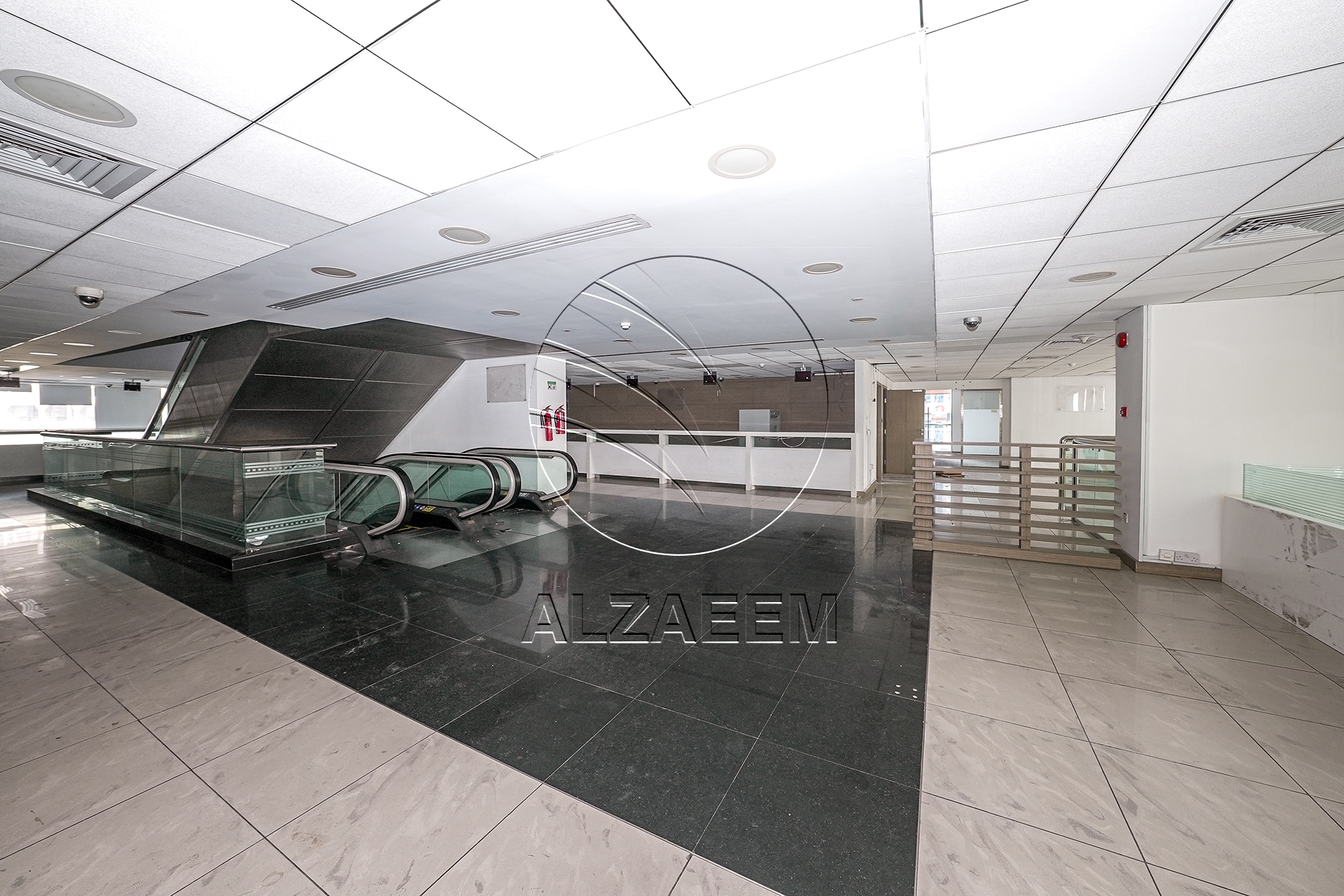 √Prime Showroom+Basement + 2 Mezzanine Levels √