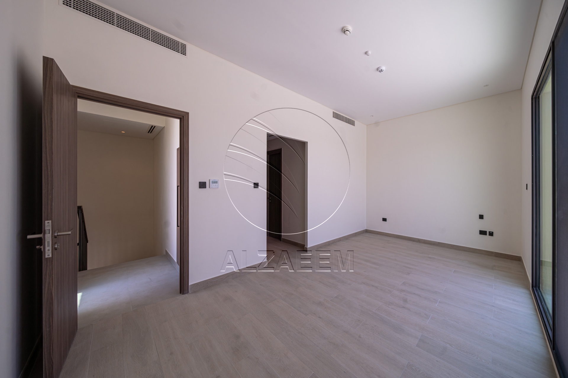√Single Row Unit | Premium Location | Huge Plot√