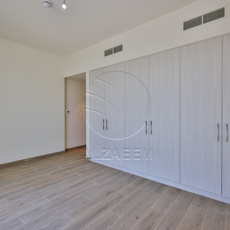 √Owner Occupied! 3BR TH| Double Row Mid Unit√