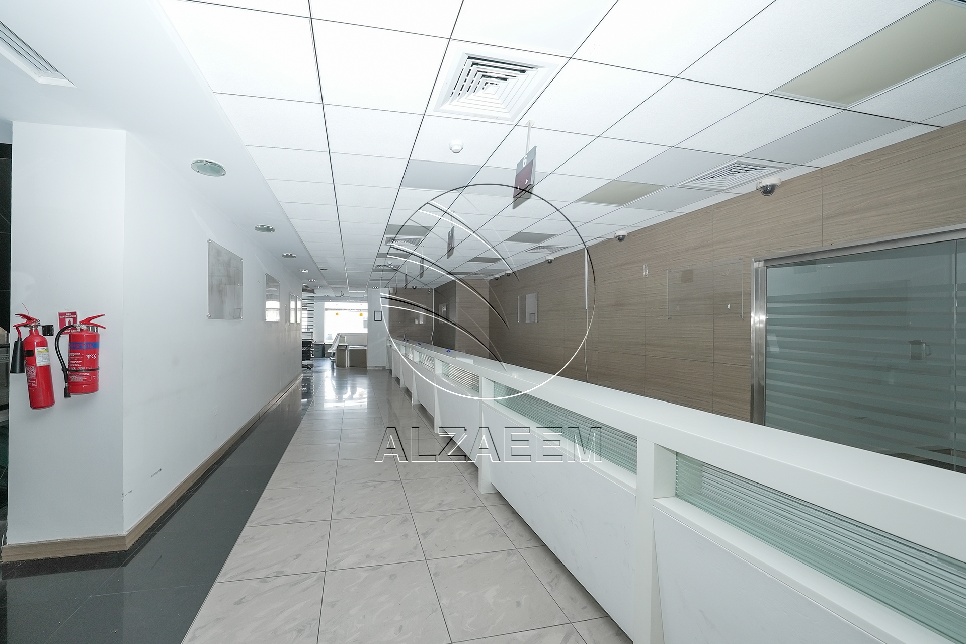 √Prime Showroom+Basement + 2 Mezzanine Levels √