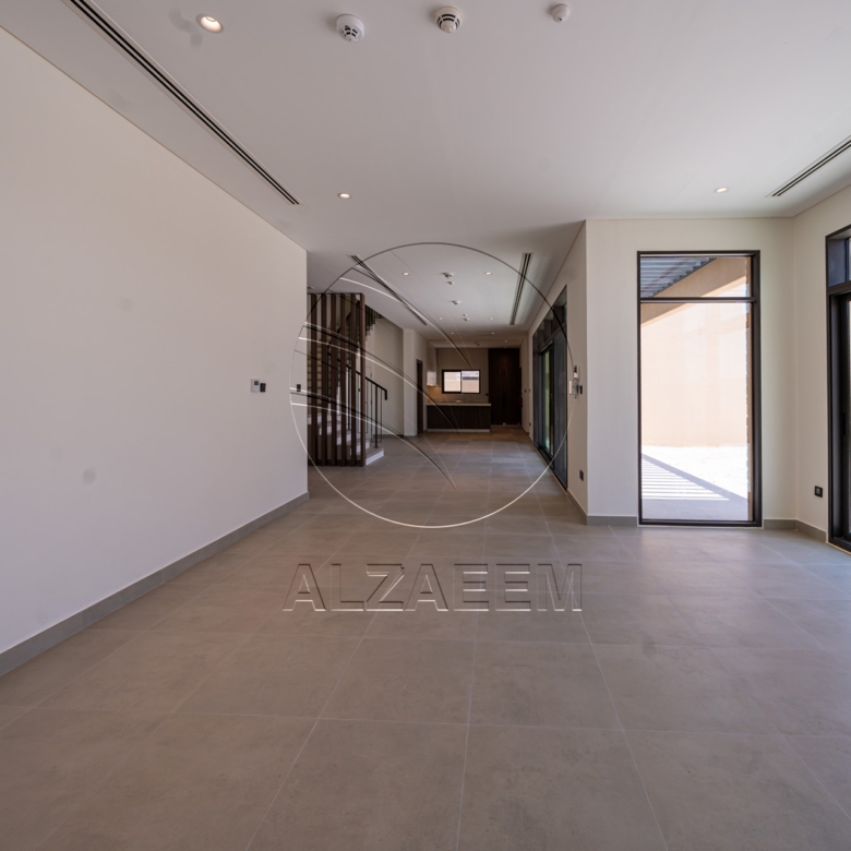 √Single Row Unit | Premium Location | Huge Plot√