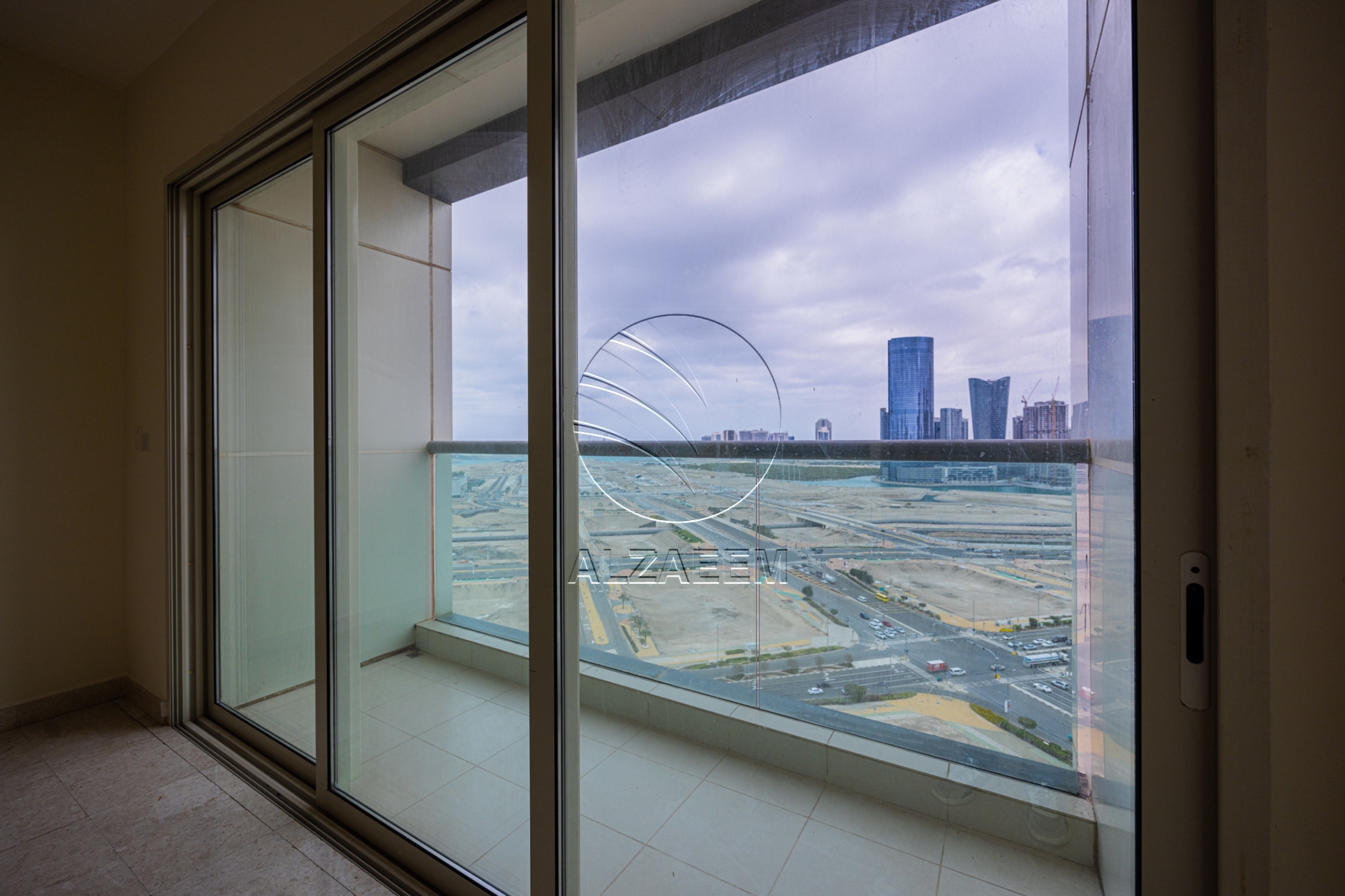 Hot Deal! VACANT| Mid Level | City Views