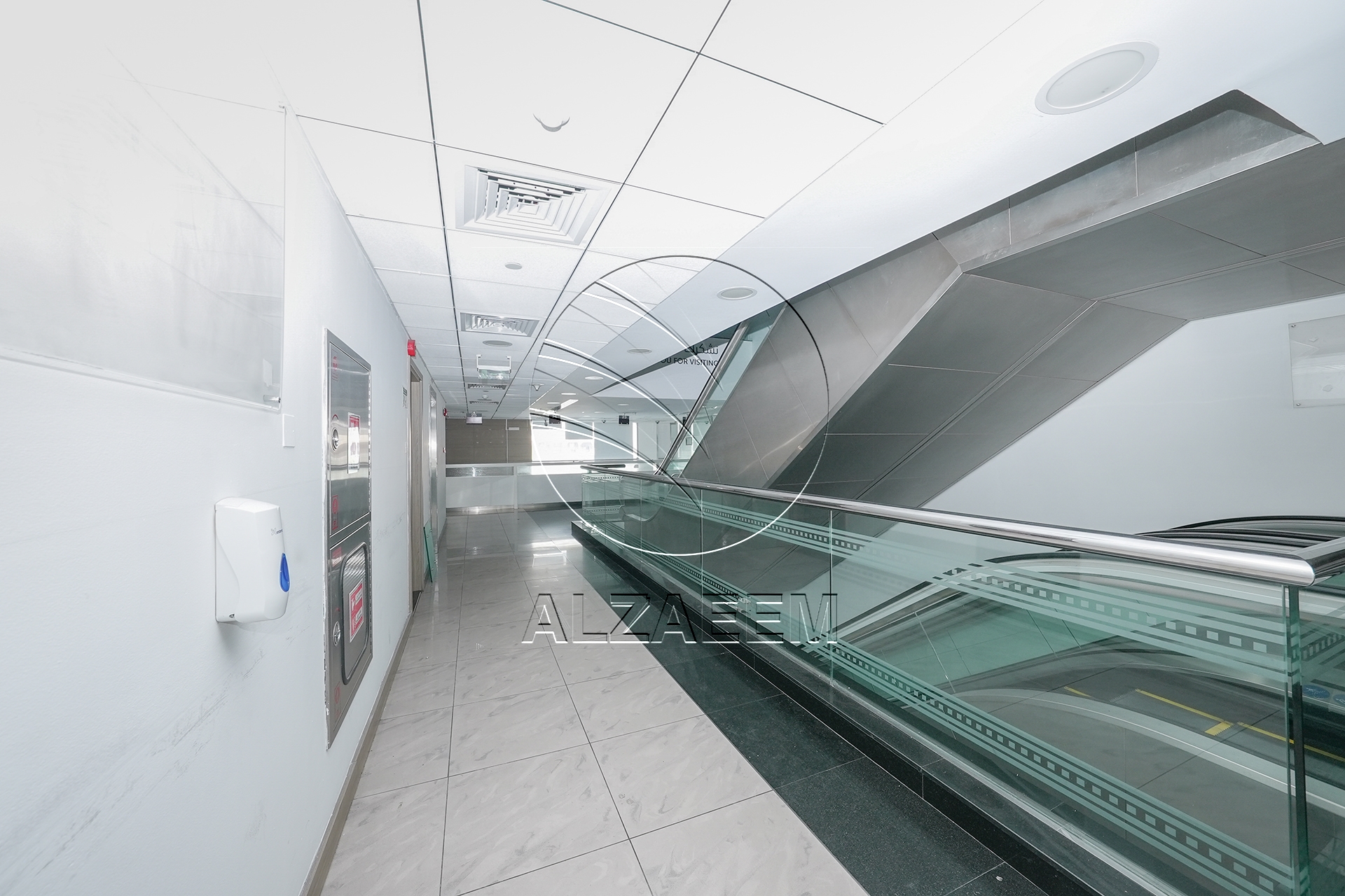 √Prime Showroom+Basement + 2 Mezzanine Levels √