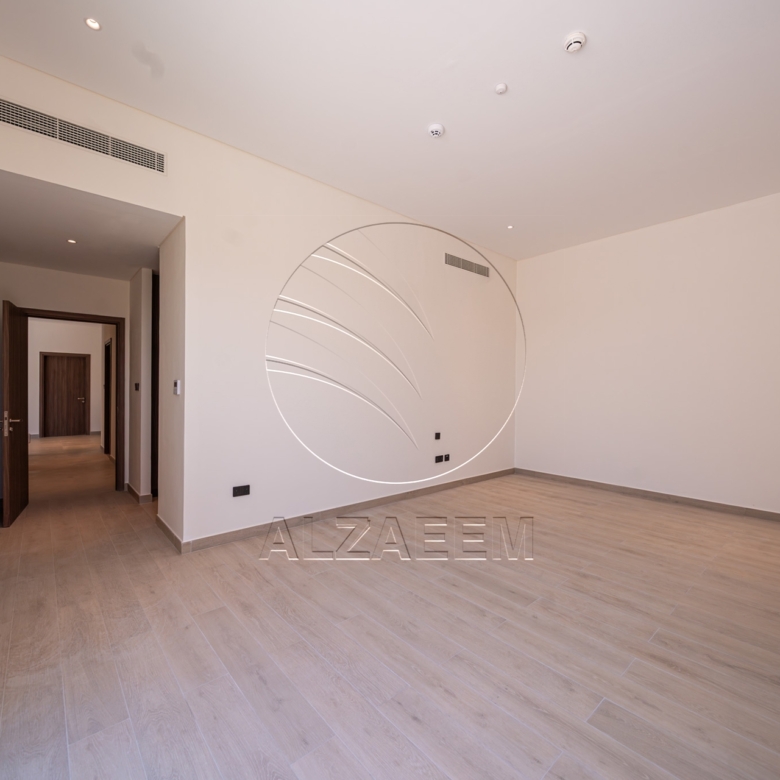 √Single Row Unit | Premium Location | Huge Plot√