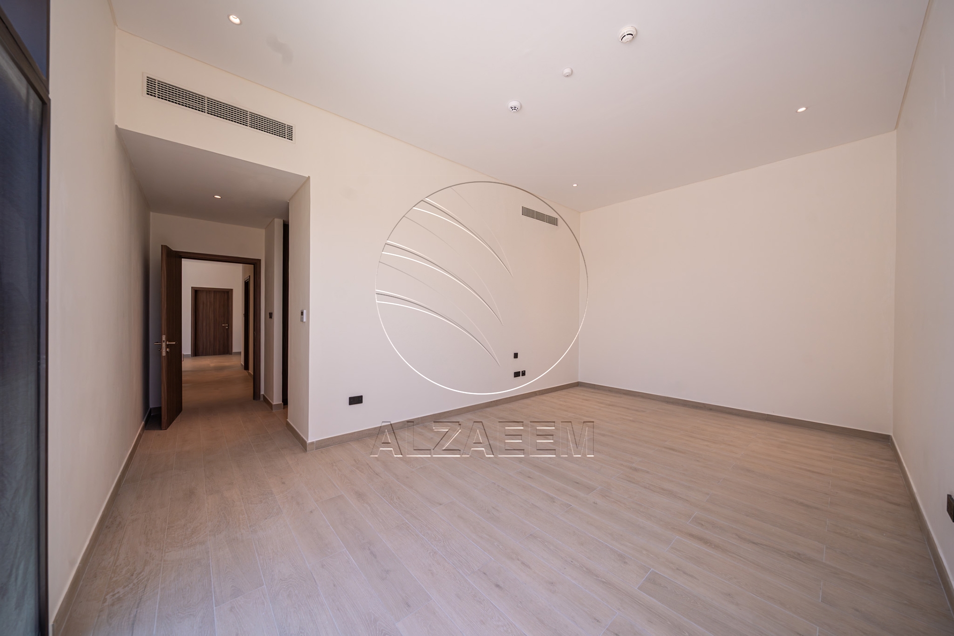 √Single Row Unit | Premium Location | Huge Plot√