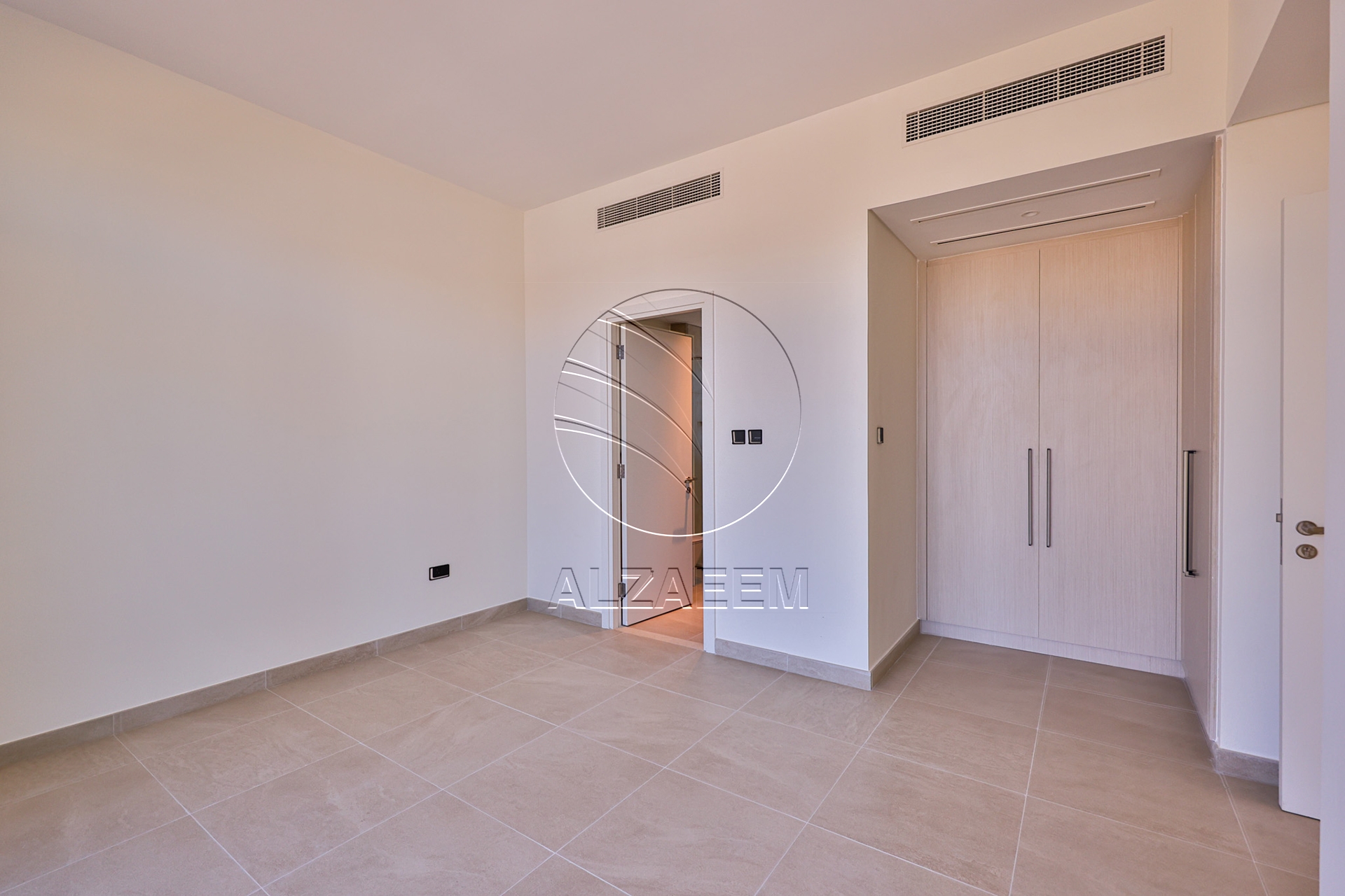 √Single Row End Villa | Steps away from the Park√