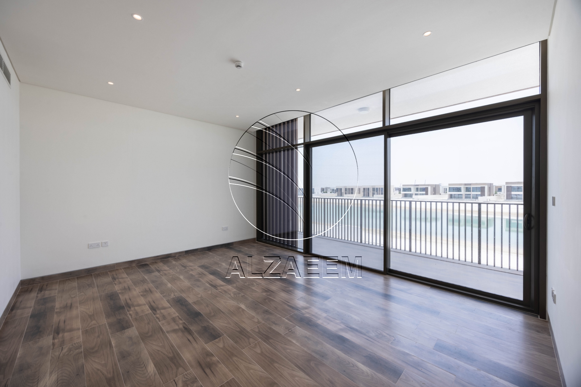 √ VACANT Waterfront Villa with Private Beach √