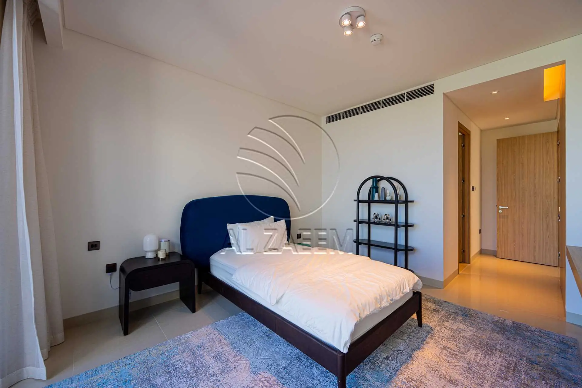 √ Single Row Corner | High Ceiling | HOT DEAL √