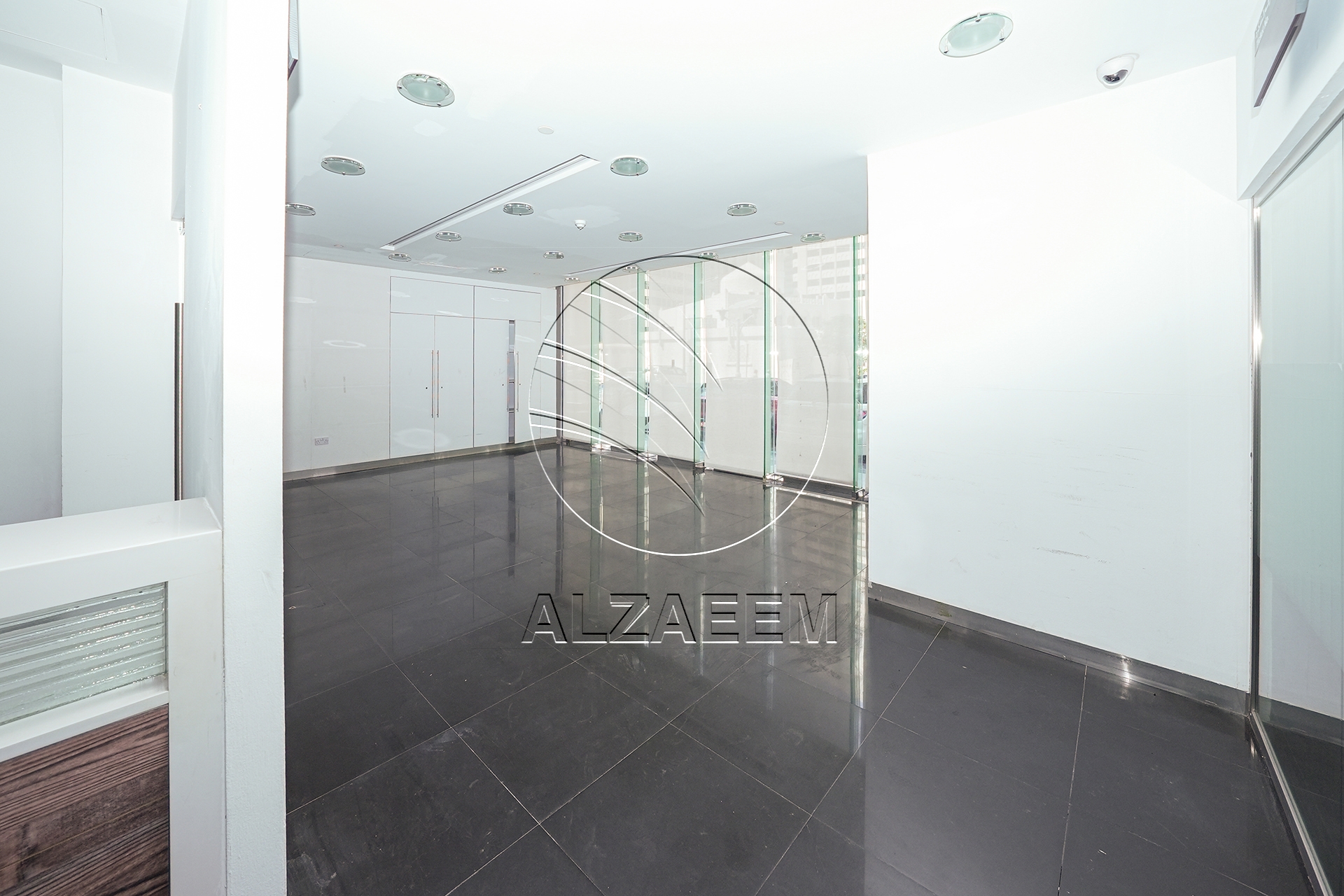 √Prime Showroom+Basement + 2 Mezzanine Levels √