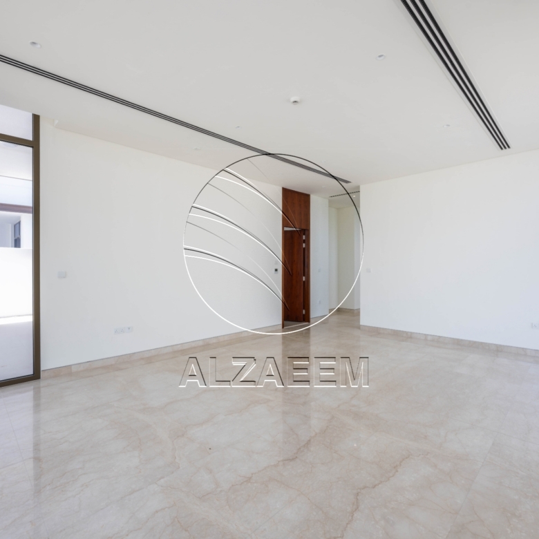 √ VACANT Waterfront Villa with Private Beach √