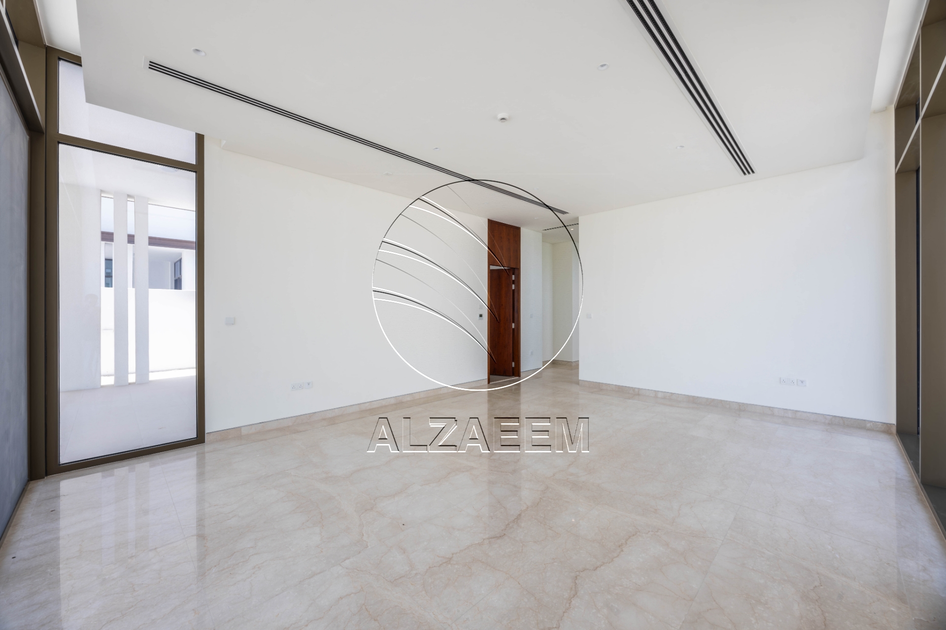 √ VACANT Waterfront Villa with Private Beach √