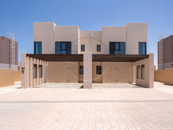 √Spacious Plot!Prime Area Near Community Gardens√
