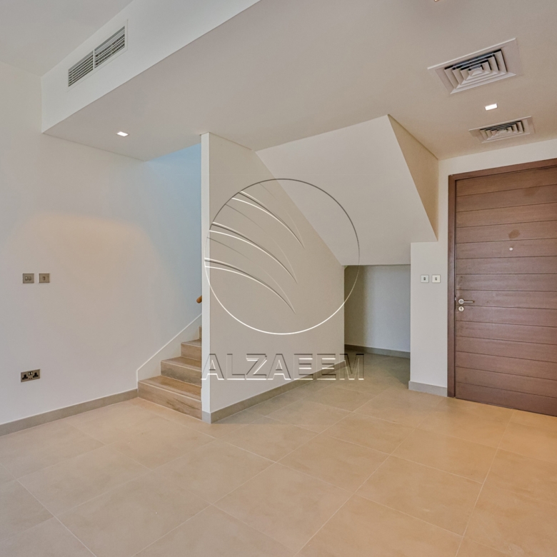 √ HOT DEAL! Spacious TH in a Prime Location √
