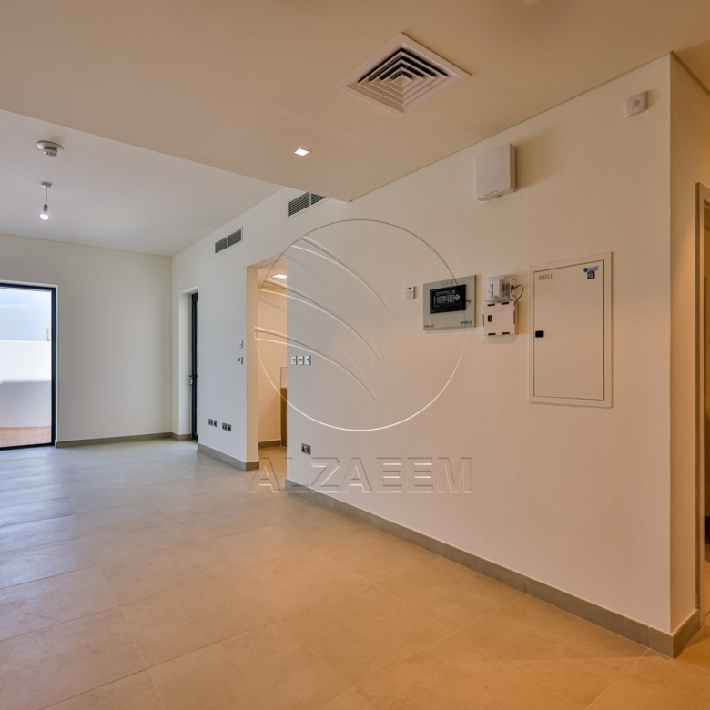 √Owner Occupied! 3BR TH| Double Row Mid Unit√