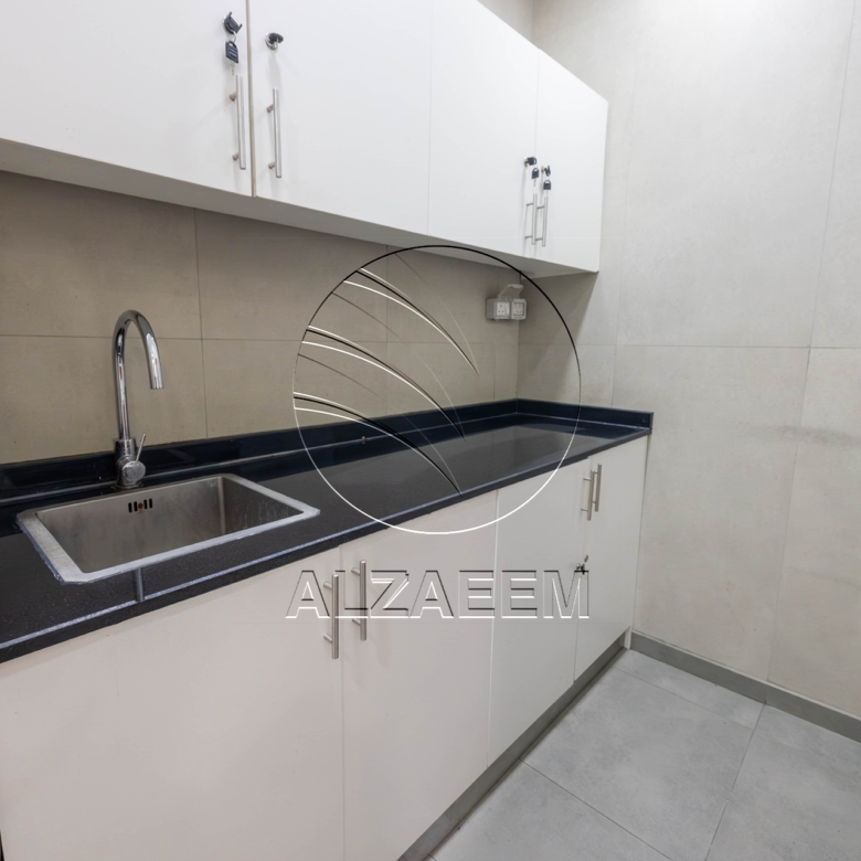 √ Fitted – Spacious Showroom| Ideal Business Location √