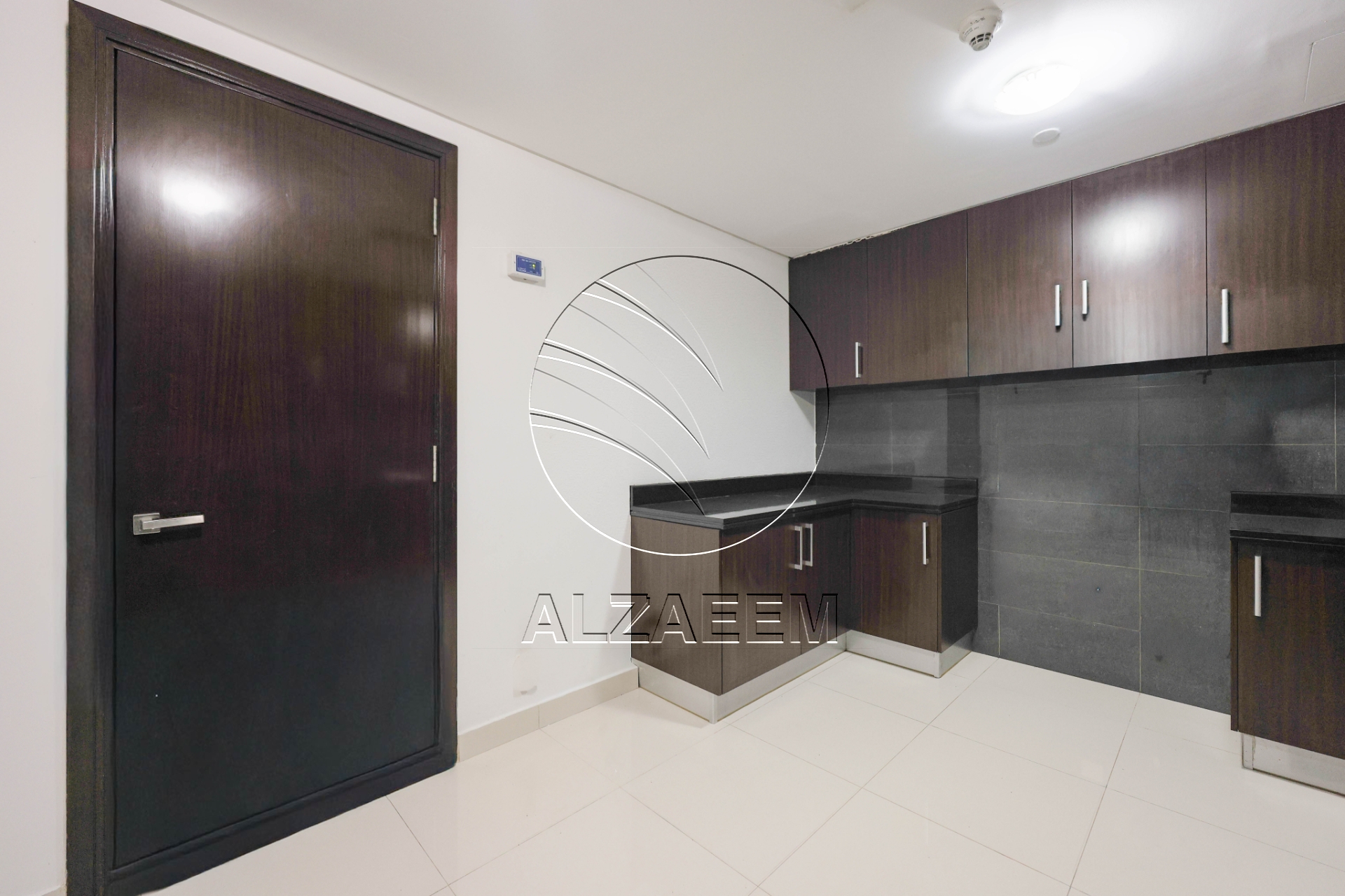 √HOT DEAL! 2BR Mid- Level| VACANT | SEA View√